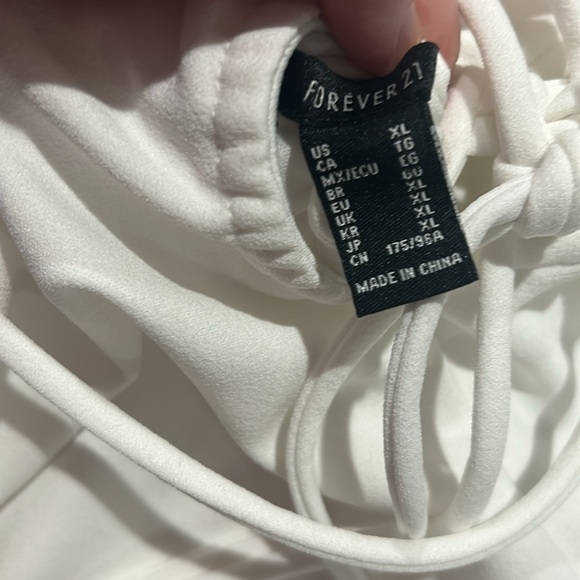 Short white dress with rhinestones - Picture 4 of 4